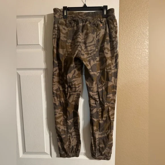 Roots Canada Camo Jogger Pants | Hemp Blend | Elastic Waist - Picture 2 of 5